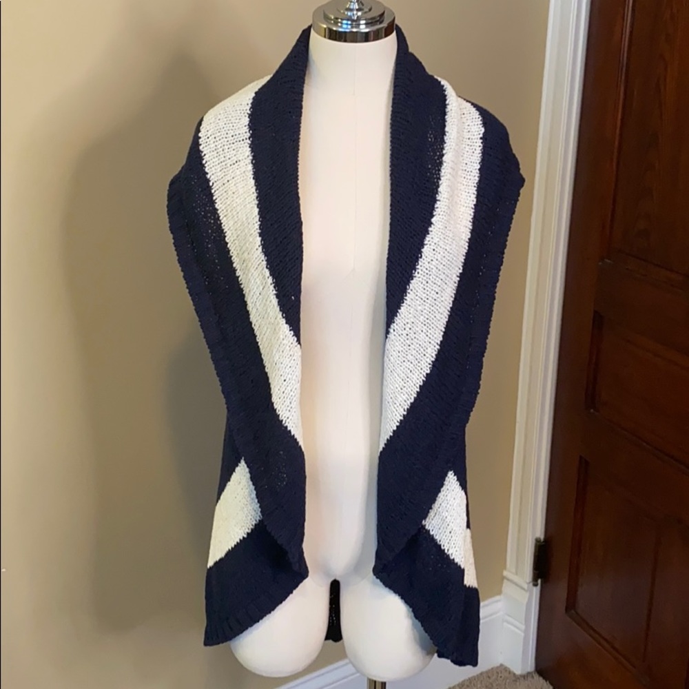 CAbi long sleeveless cardigan navy & white M